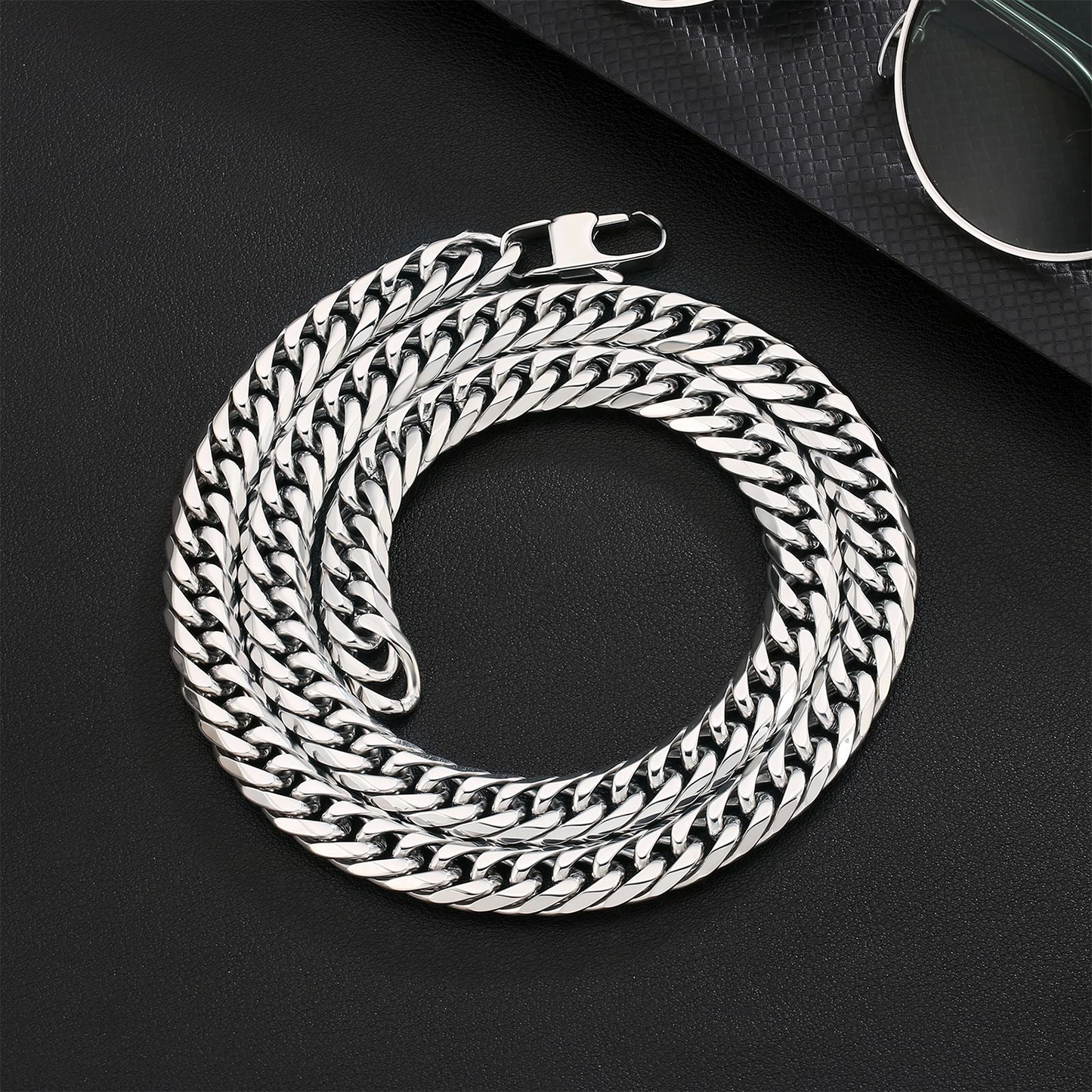 Cadenas | Lion Luxury