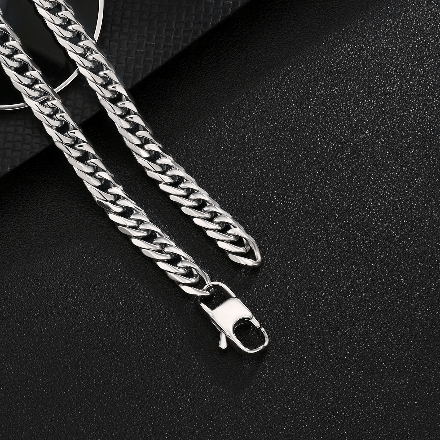 Cadenas | Lion Luxury