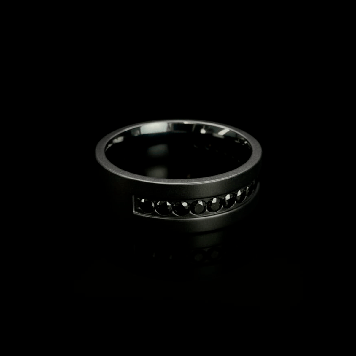 Anillo Eros Black – Acero 316 con Moissanita – detalle 4