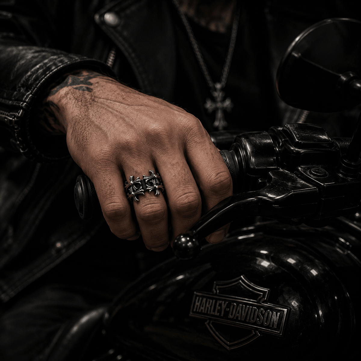 Anillo Crown of Crosses 12.5mm – detalle 2