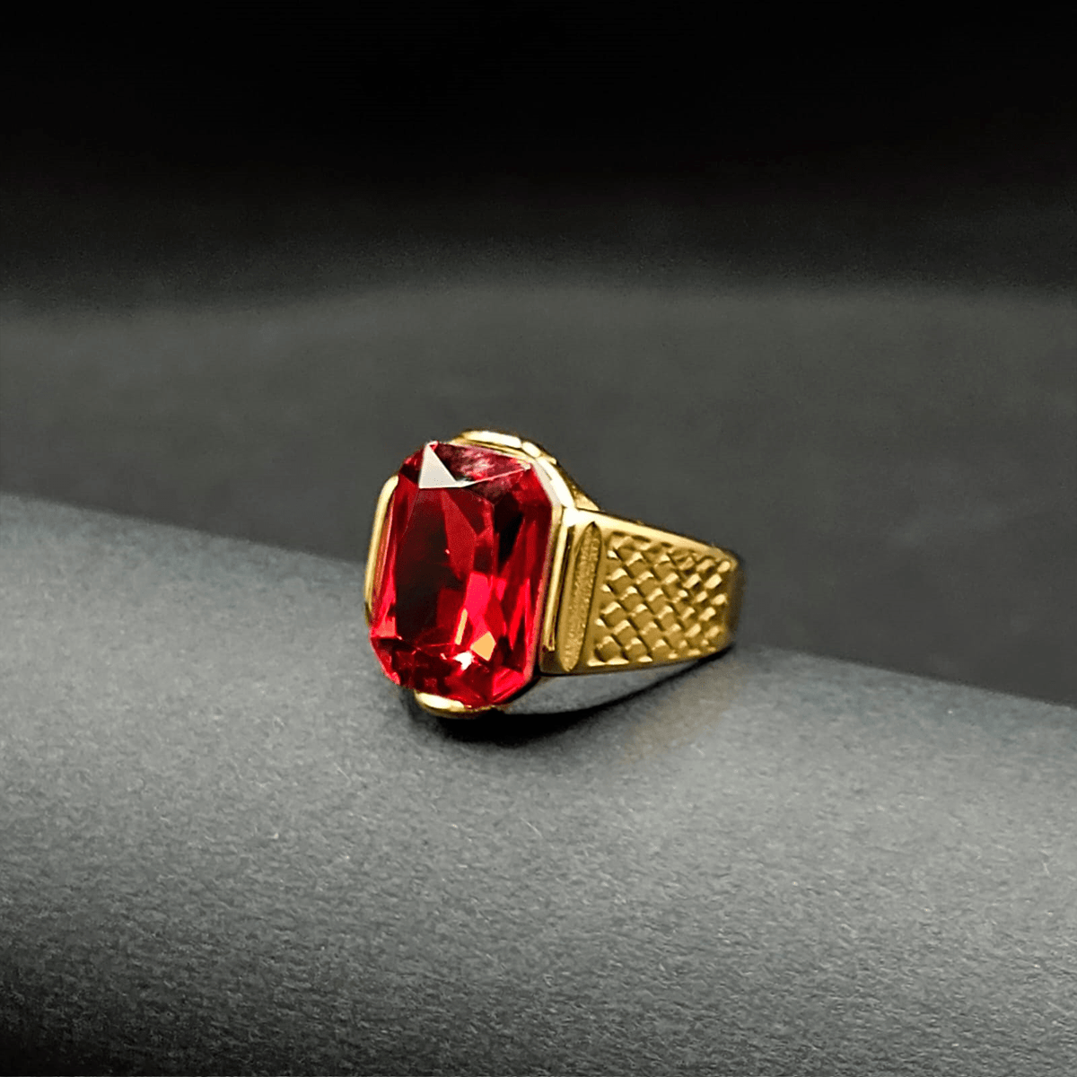 Anillo Red Kingdom – Acero 316L con Circonia 5A | Lion Luxury