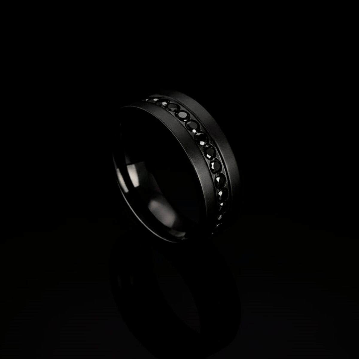 Anillo Eros Black – Acero 316 con Moissanita – detalle 3