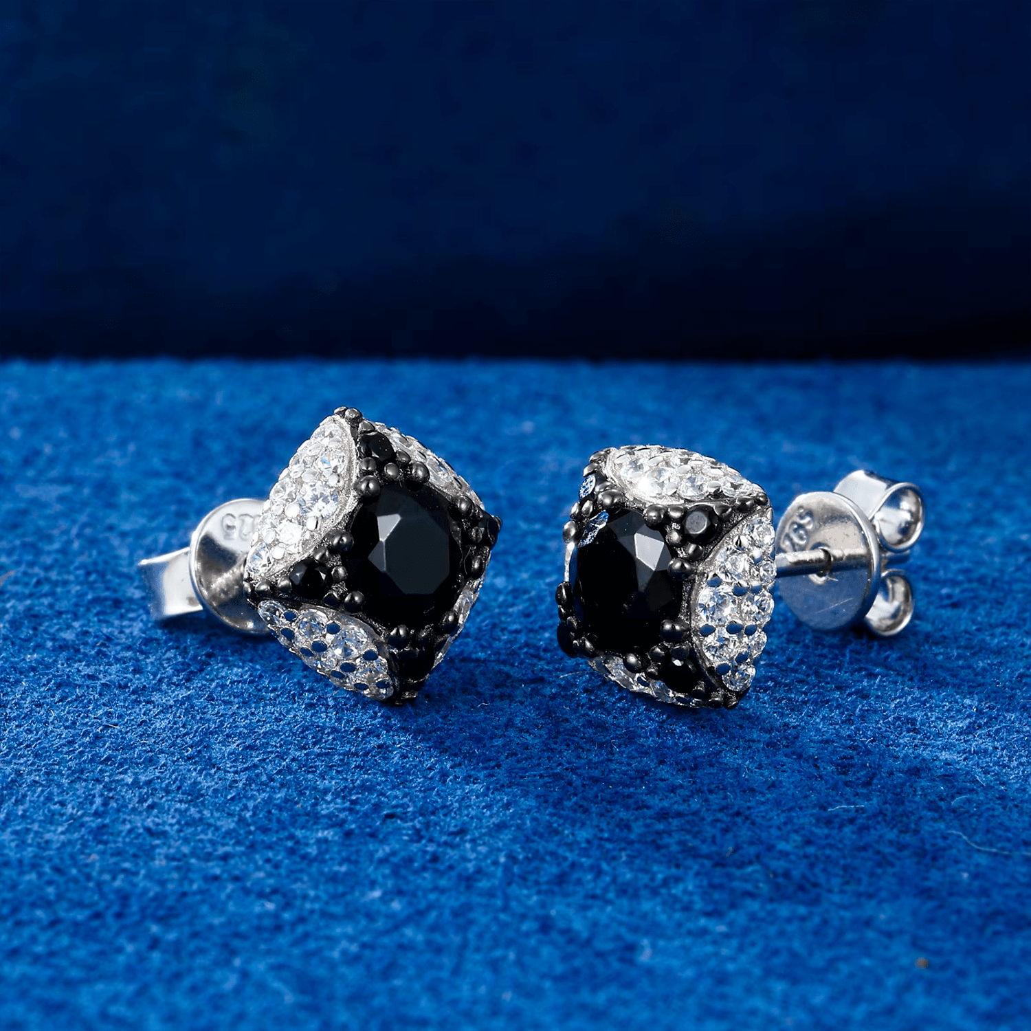 ARETES | Lion Luxury