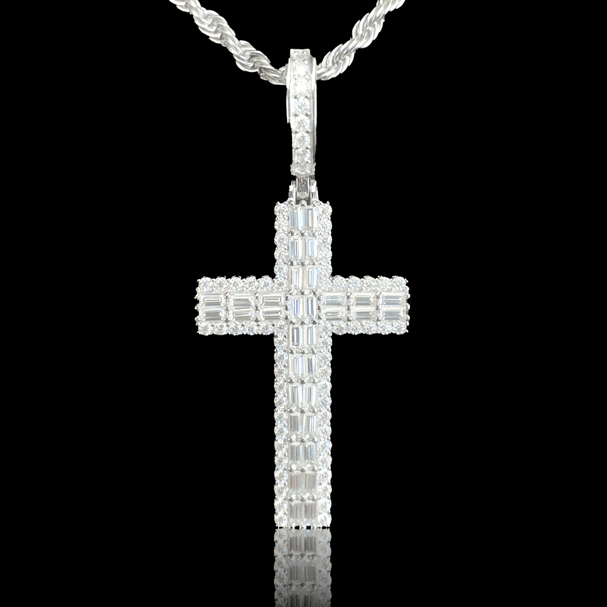 Collar Luxe Cross Diamond – Plata 925 con Moissanita – detalle 2