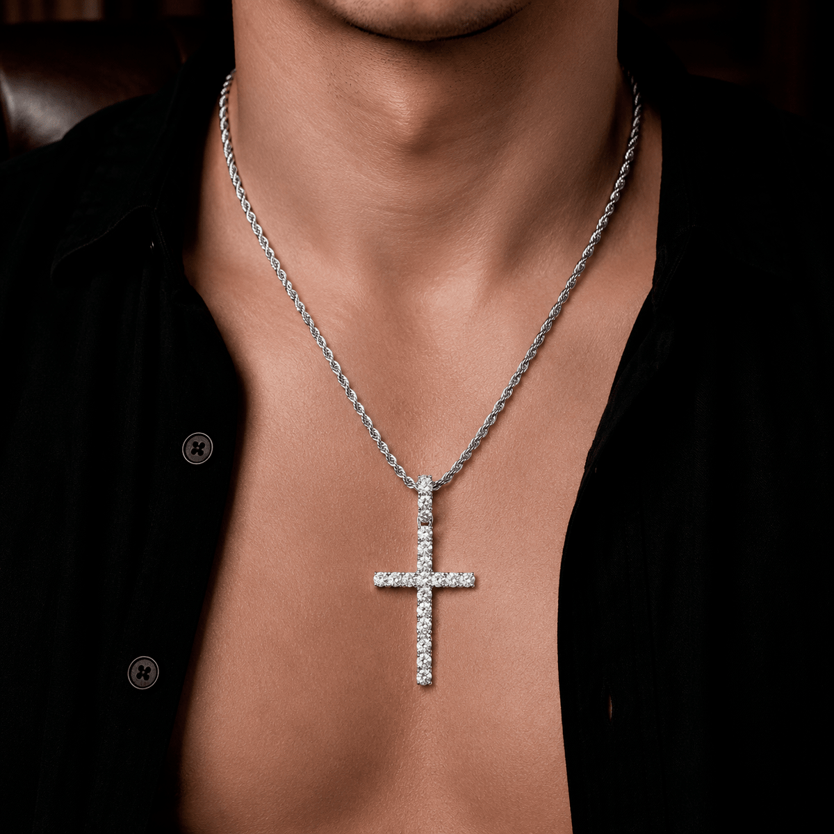 Collar Stellar Cross – Plata 925 con Moissanita | Lion Luxury