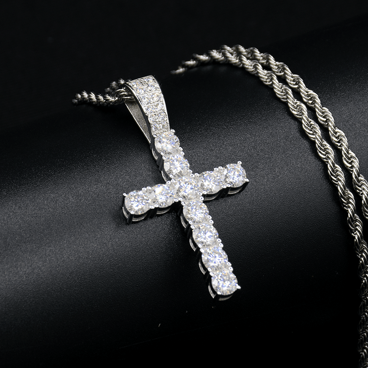 Collar Cross Diamond – Plata 925 con Moissanita – detalle 2