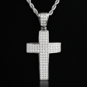 Collar Guardian Cross Diamond – Plata 925 con Moissanita – detalle 2