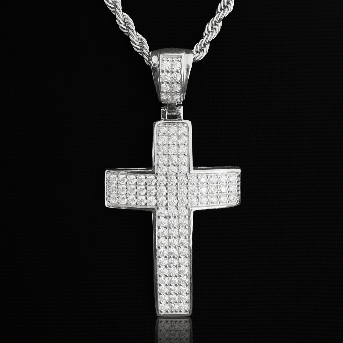 Collar Guardian Cross Diamond – Plata 925 con Moissanita – detalle 2