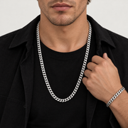 Combo de cadena y pulsera Miami Cuban Silver 7mm – Acero 316L, color plateado, en modelo masculino.
