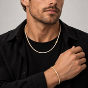 Combo de cadena y pulsera Tennis Gold 3mm – Plata 925 con Moissanita, color dorado, en modelo masculino.