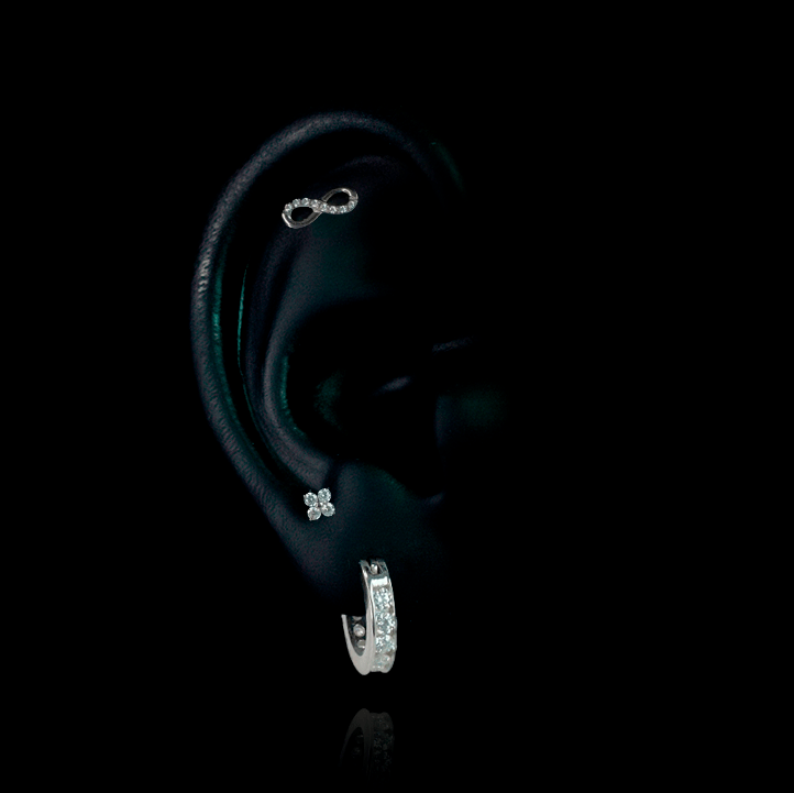 Piercing Infinity 11mm – Titanio Grado Implante con Circonia 5A – detalle 2