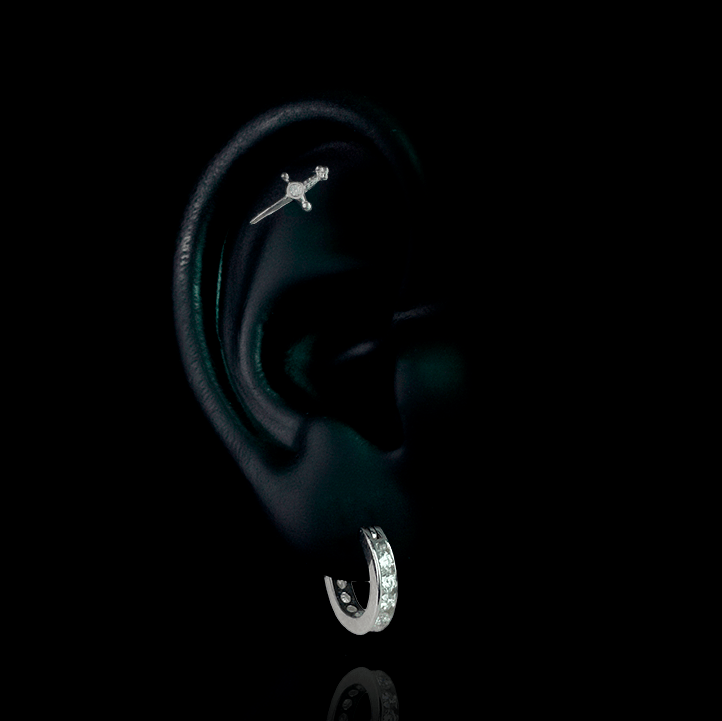 Piercing Dagger 12mm – Titanio Grado Implante con Circonia 5A – detalle 2