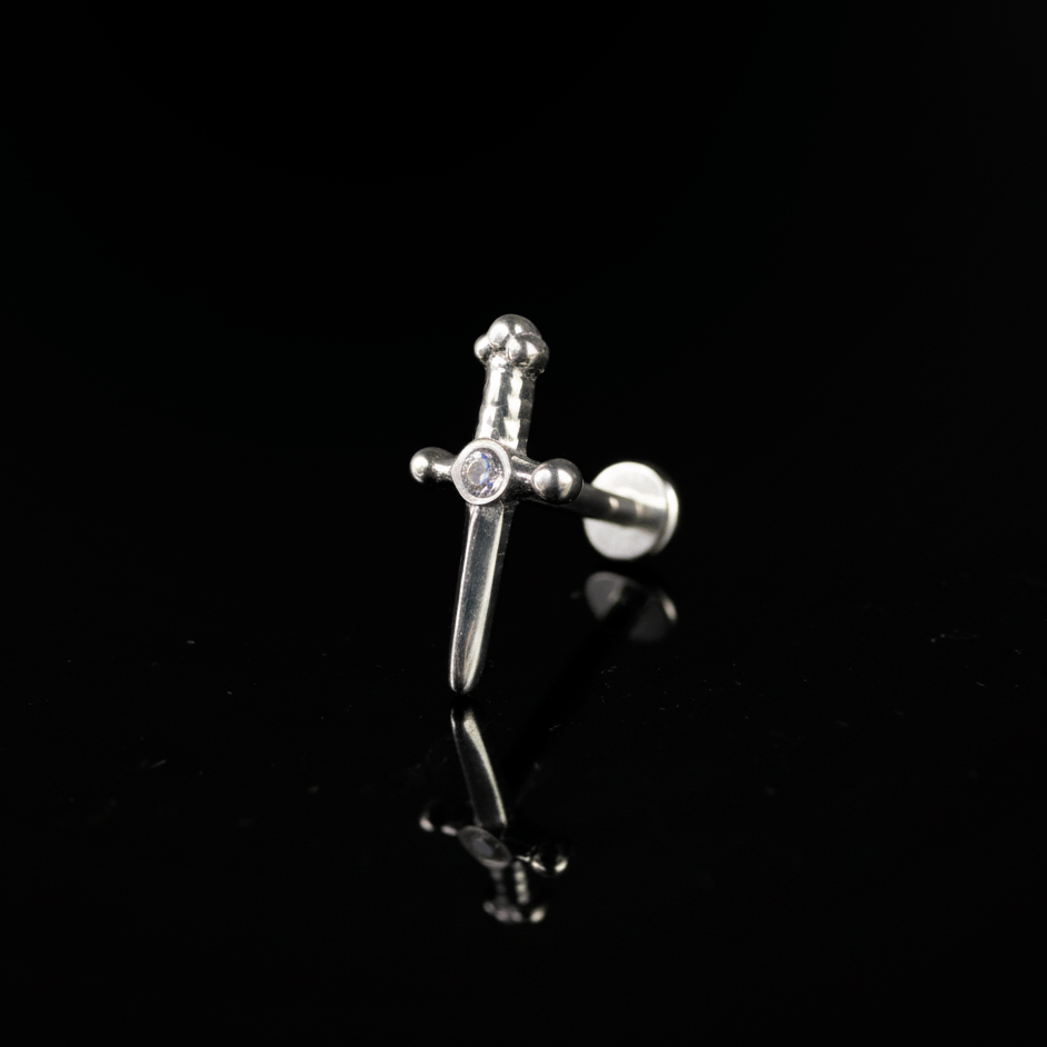 Piercing Dagger 12mm – Titanio Grado Implante con Circonia 5A | Lion Luxury