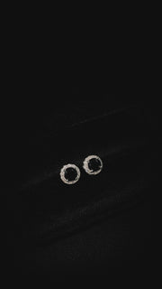 Arete Astra Black 6.5mm – Plata 925 con Moissanita – video | Lion Luxury