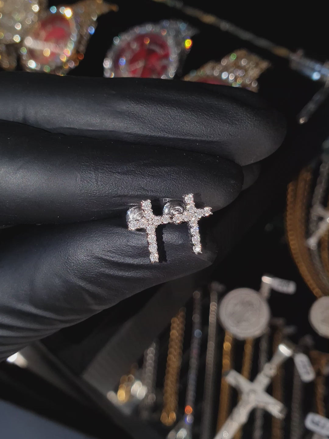 Arete Celestial Cross 11mm – Plata 925 con Moissanita – video | Lion Luxury