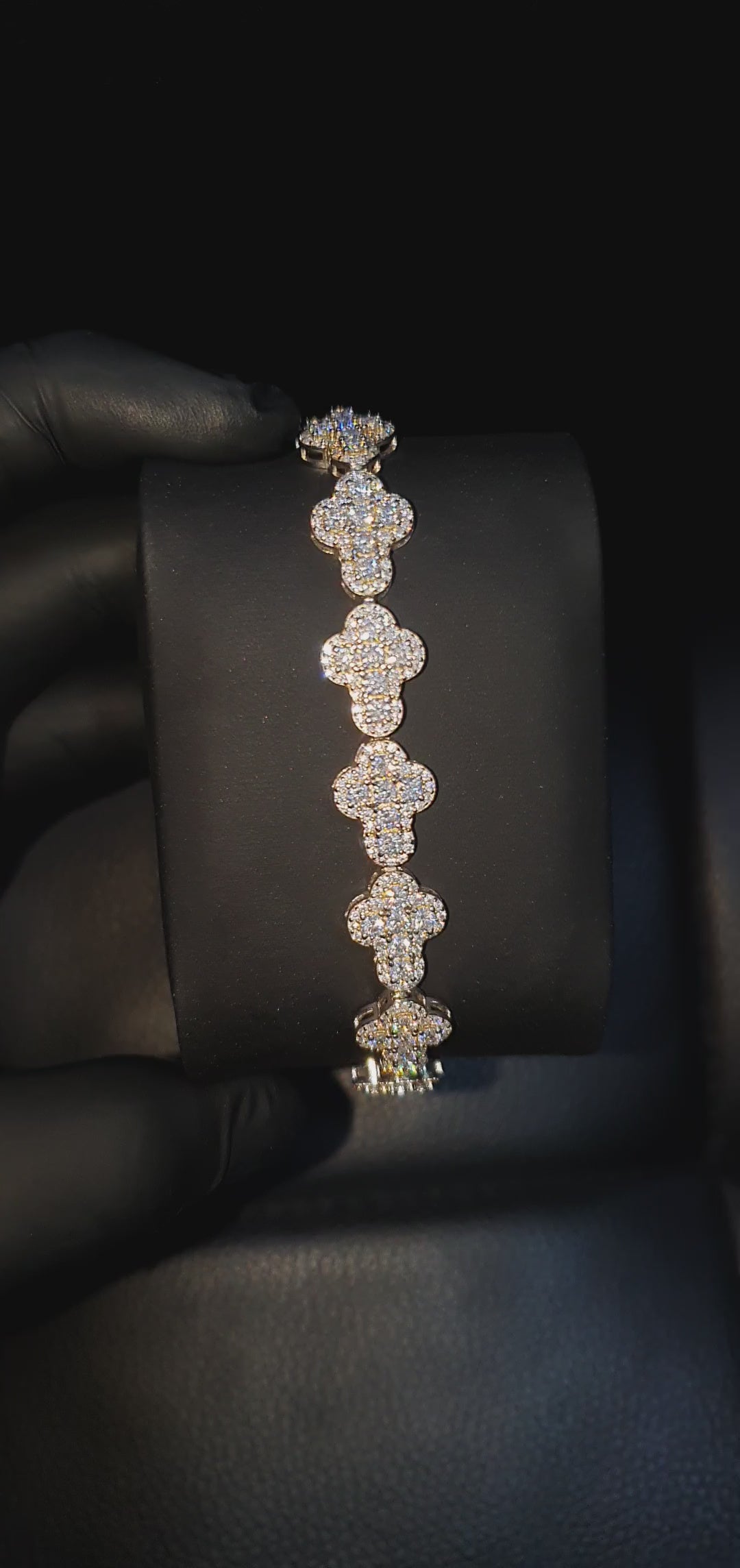 Pulsera Blessed Diamond 10mm – Plata 925 con Moissanita – video | Lion Luxury