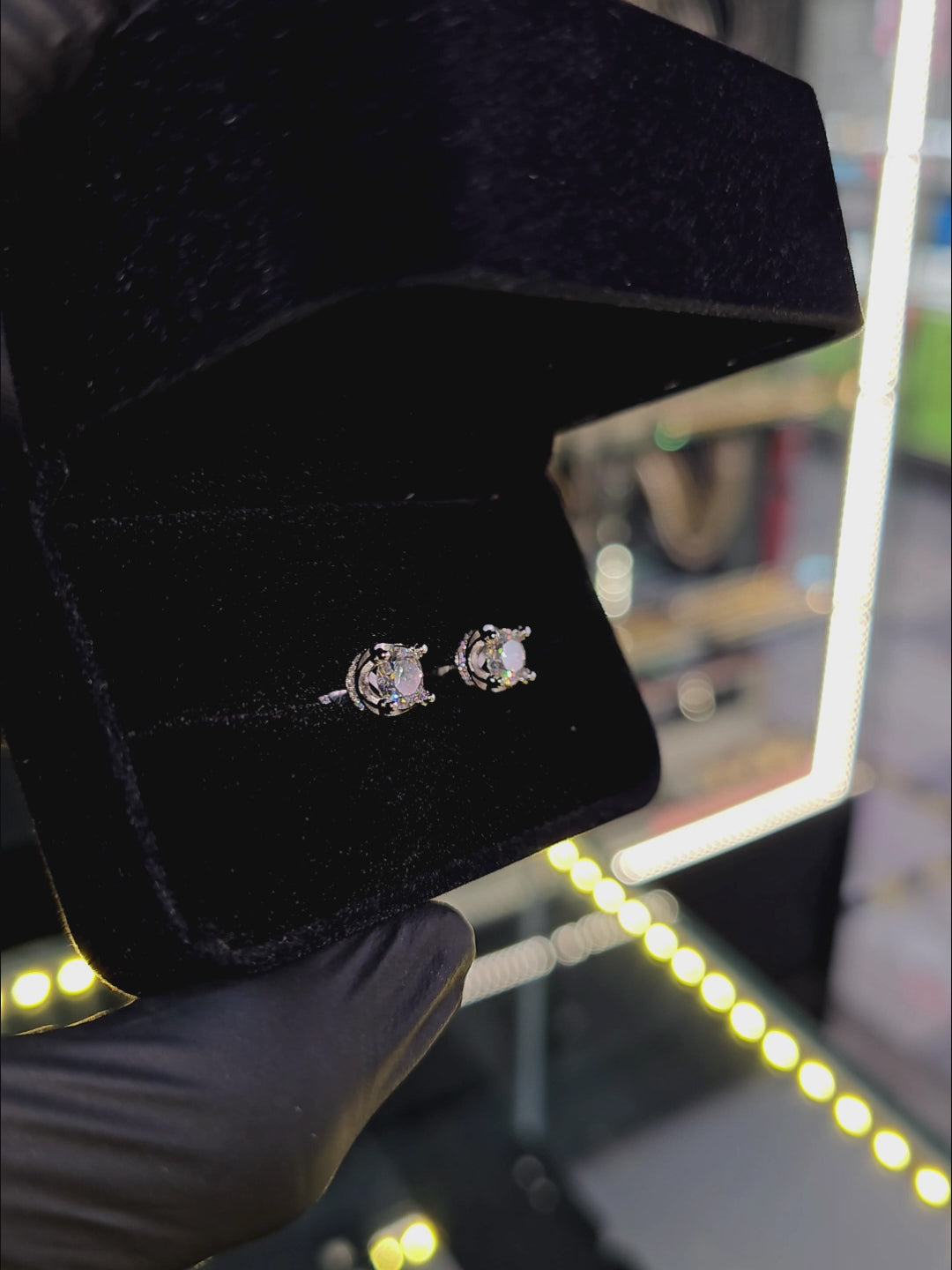 Arete Imperial 8mm – Plata 925 con Moissanita – video | Lion Luxury