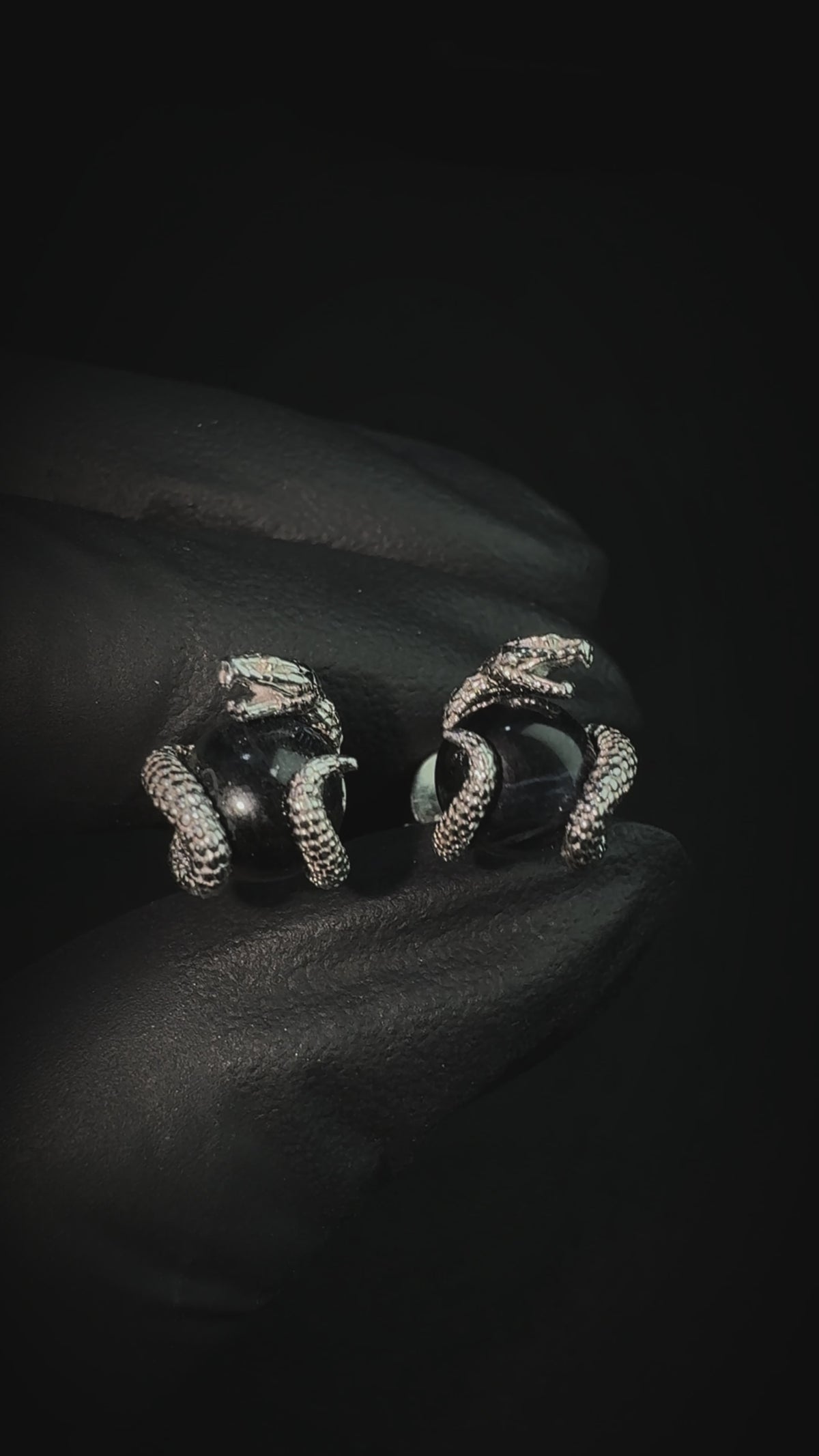 Arete VenomStone 7.5mm – Plata 925 con Tiger Eye – video | Lion Luxury