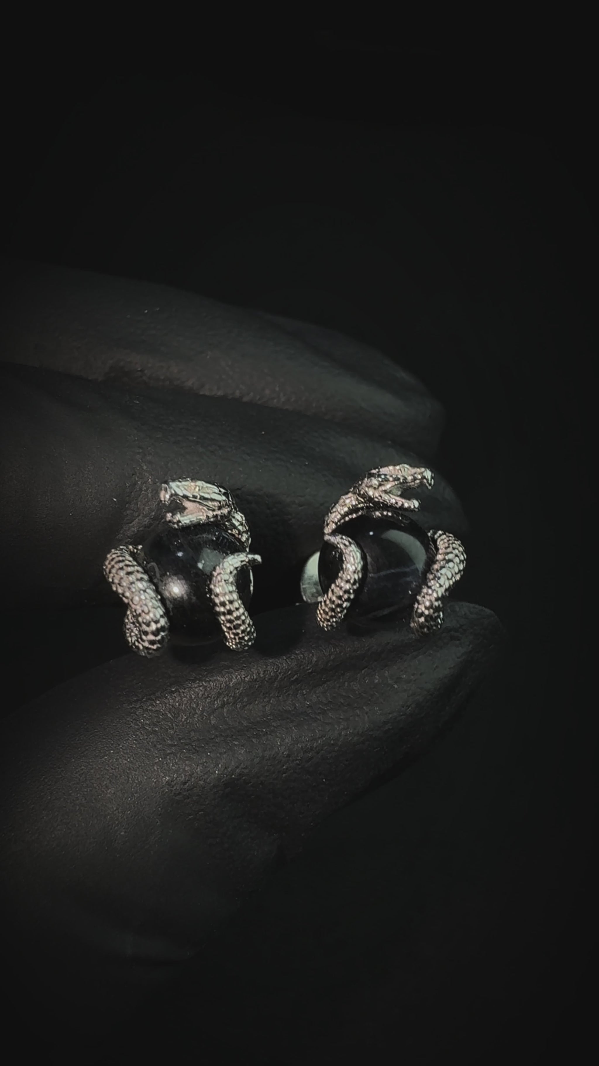 Arete VenomStone 7.5mm – Plata 925 con Tiger Eye – video | Lion Luxury