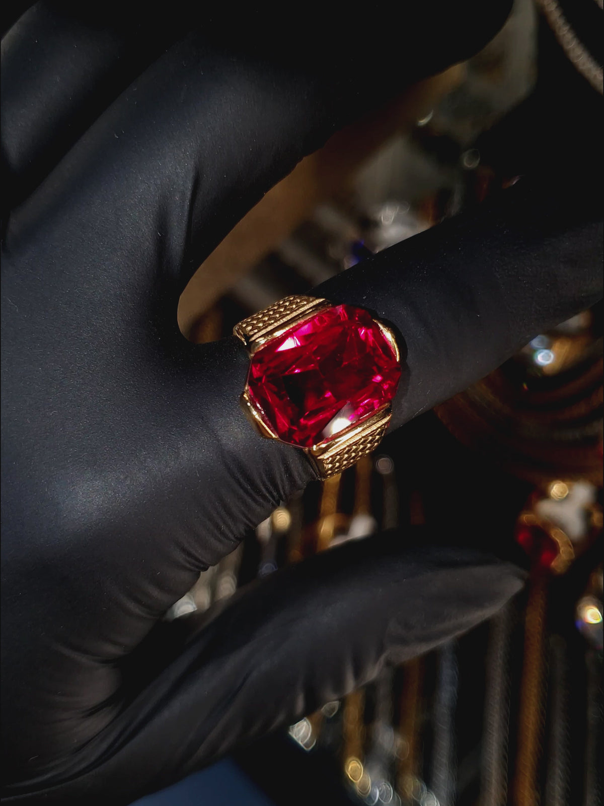Anillo Red Kingdom – Acero 316L con Circonia 5A – video | Lion Luxury
