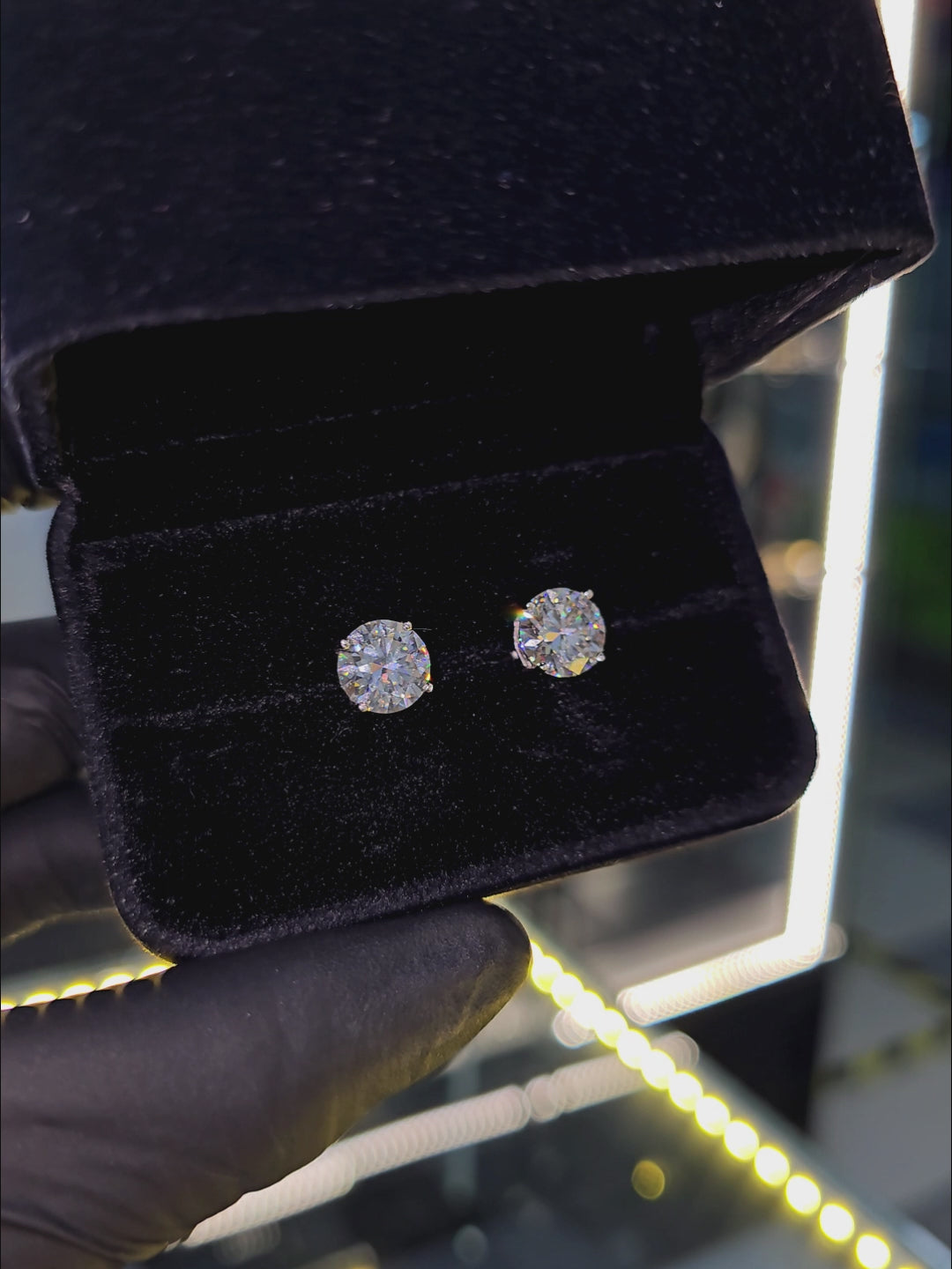 Aretes Diamond con Moissanita – video | Lion Luxury