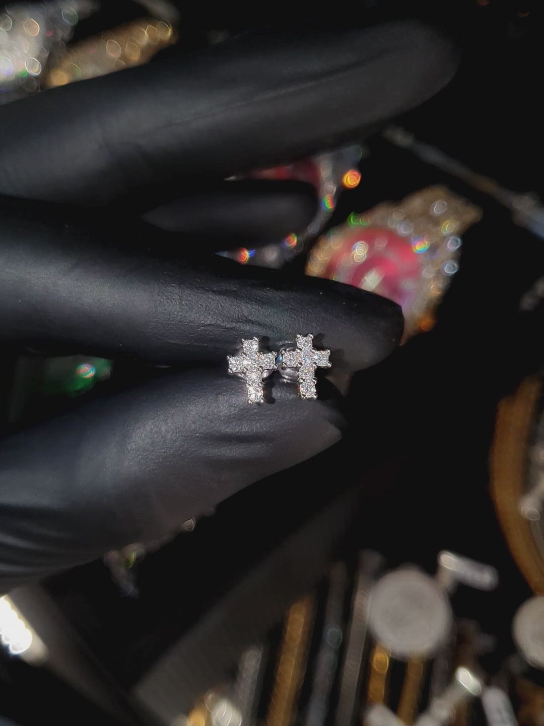 Arete Celestial Cross 8mm – Plata 925 con Moissanita – video | Lion Luxury