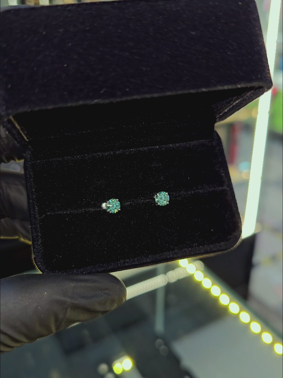 Arete Emerald Diamond 5mm – Plata 925 con Moissanita – video | Lion Luxury