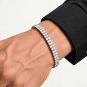 Pulsera Double Tennis 6.5 mm de plata 925 con moissanita, en muñeca de modelo.