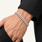 Pulsera Prong 6 mm de plata 925 con moissanita, en muñeca de modelo.