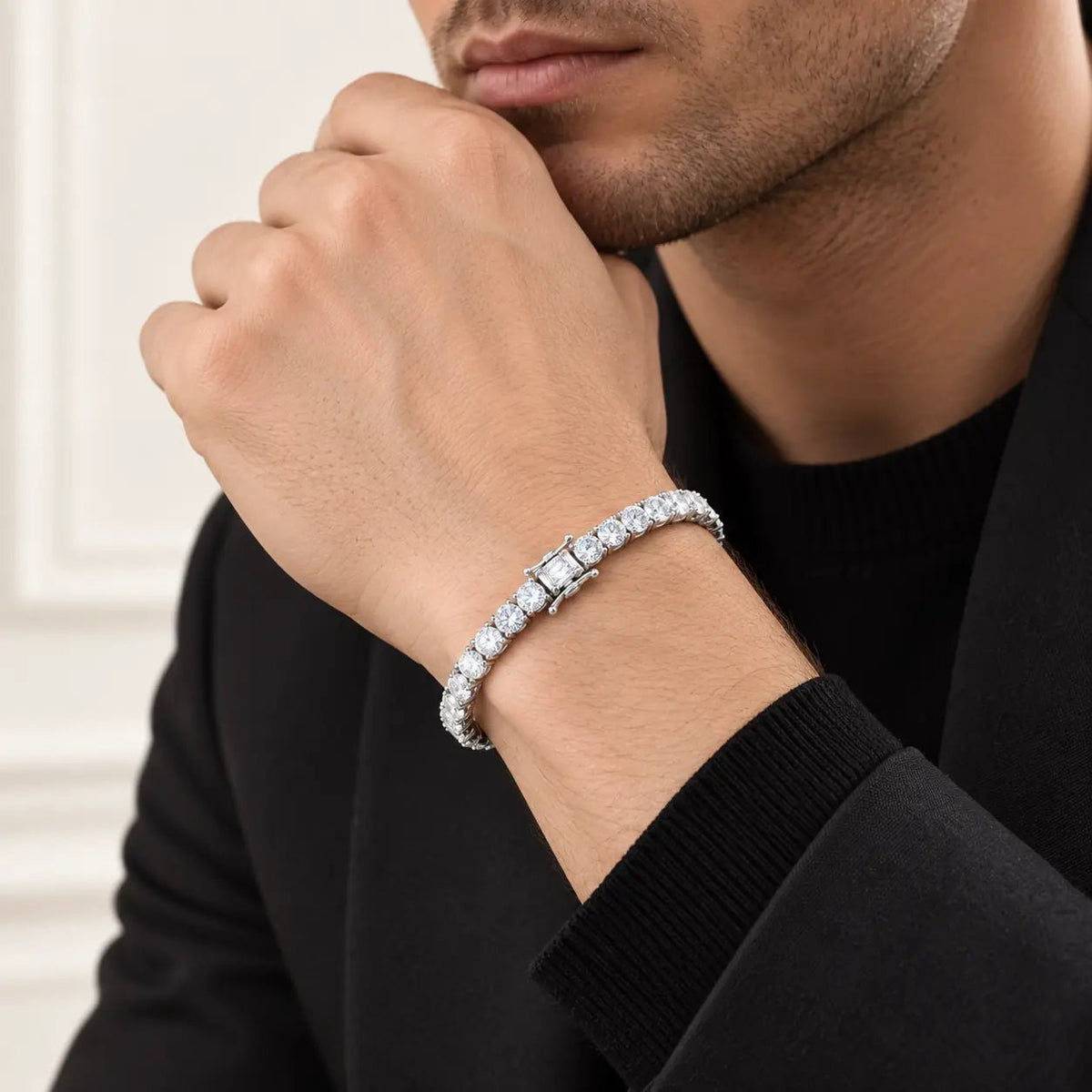 Pulsera Tennis 5 mm de plata 925 con moissanita, en muñeca de modelo.