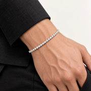 Pulsera Tennis 3 mm de plata 925 con moissanita, en muñeca de modelo.